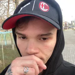 Я Евгений, 21, знакомлюсь для секса на одну ночь в Ижевске