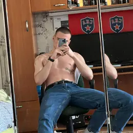 Илья из Саратова, мне 24, познакомлюсь для регулярного секса