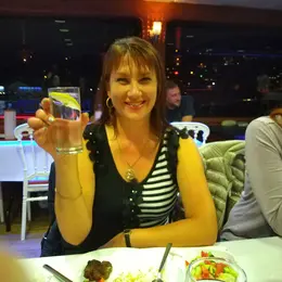 Я Ирина, 42, из Харькова, ищу знакомство для приятного времяпровождения