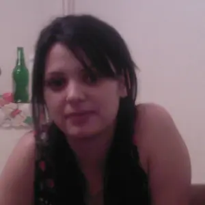 Лариса из Киришей, мне 23, познакомлюсь для виртуального секса