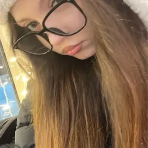 Я Ева, 18, знакомлюсь для общения в Омске