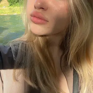 Nadia из Берна, мне 20, познакомлюсь для вирта