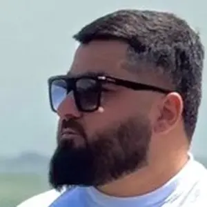 Я Виталий, 30, знакомлюсь для на одну ночь в Париже