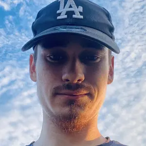 Я Вячеслав, 22, из Магнитогорска, ищу знакомство для приятного времяпровождения