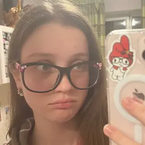 Я Лиза, 18, из Саратова, ищу знакомство для общения