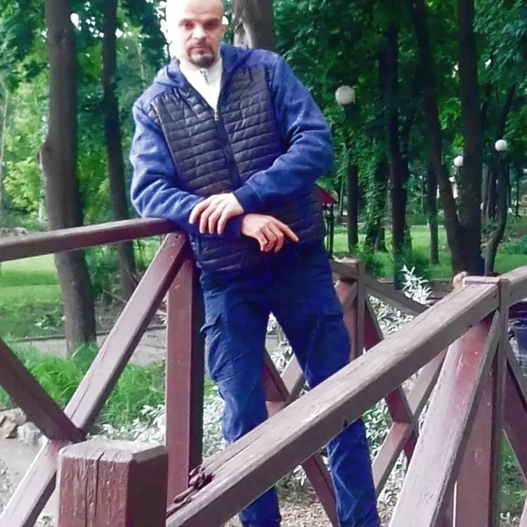 Я Денис, 40, из Донецка, ищу знакомство для приятного времяпровождения