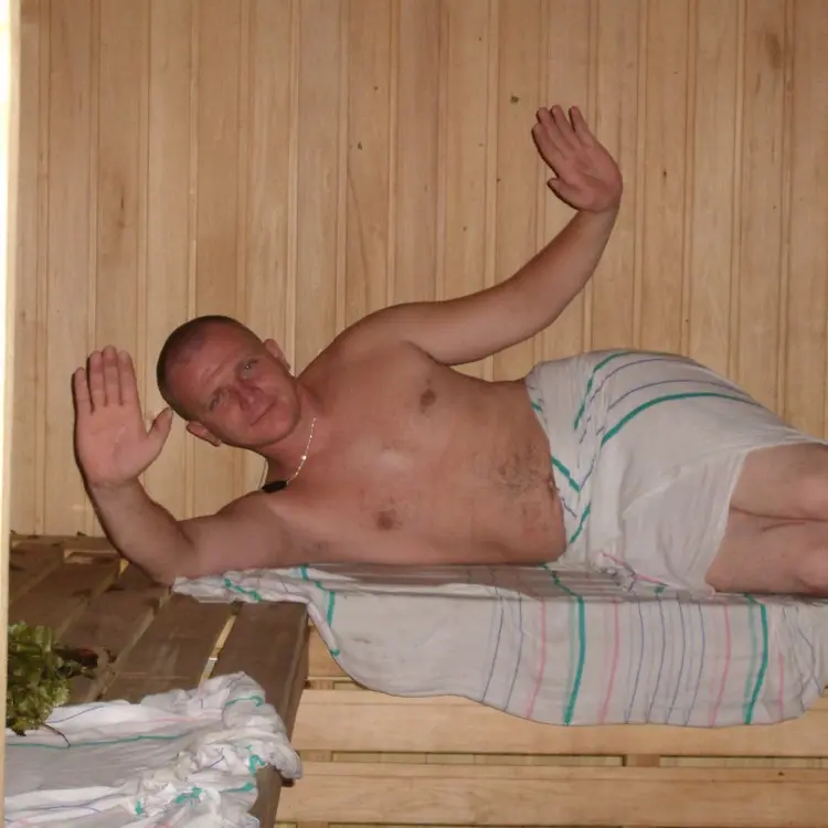 Я Aleksei, 43, знакомлюсь для секса на одну ночь в Алейске