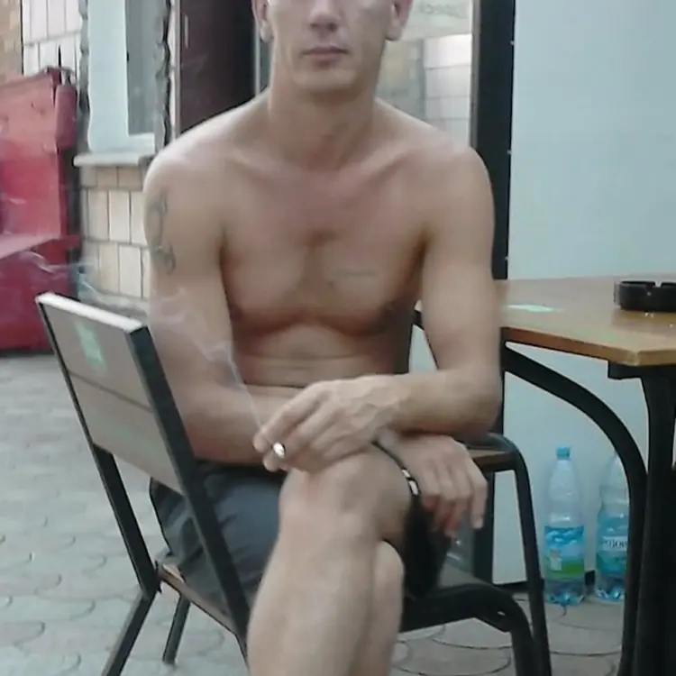 Андрей из Иванкова, мне 42, познакомлюсь для регулярного секса
