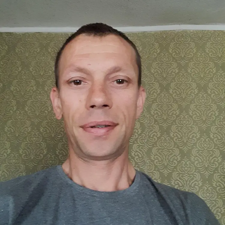 Я Андрей, 40, знакомлюсь для постоянных отношений в Бурыни