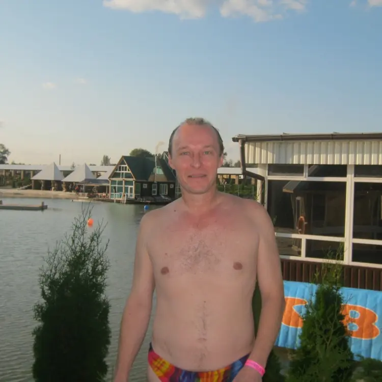 Я Виктор, 57, знакомлюсь для регулярного секса в Луганске