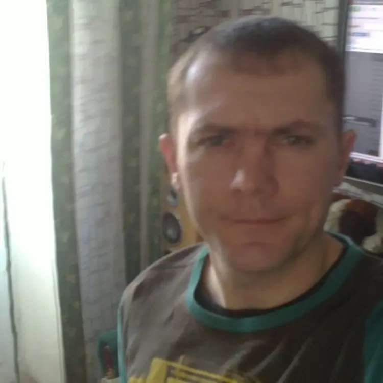 Я Олег, 45, знакомлюсь для регулярного секса в Ивангороде