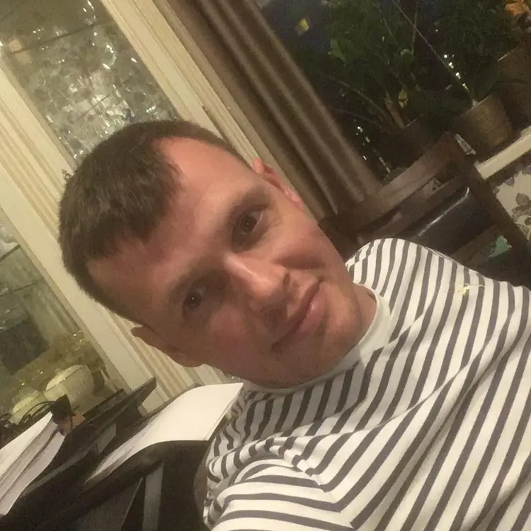 Я Dmitry, 40, из Жуковского, ищу знакомство для секса на одну ночь