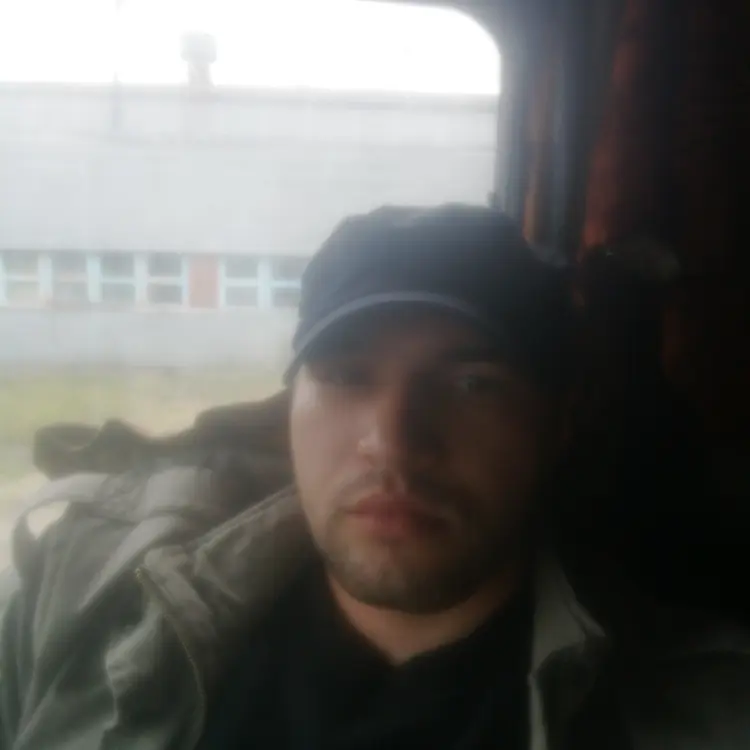 Я Сергей, 33, знакомлюсь для виртуального секса в Салехарде