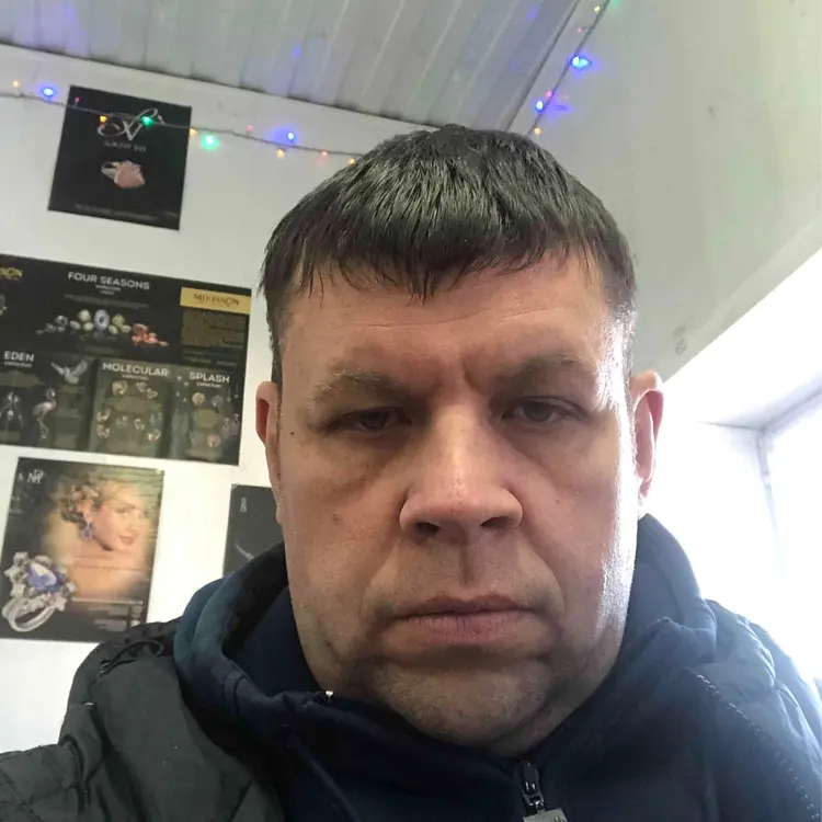 Я Игорь, 44, знакомлюсь для регулярного секса в Курске