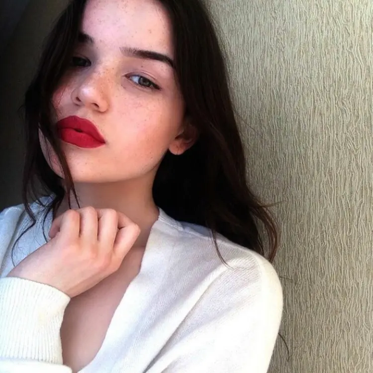 Я Арина, 21, из Владивостока, ищу знакомство для дружбы