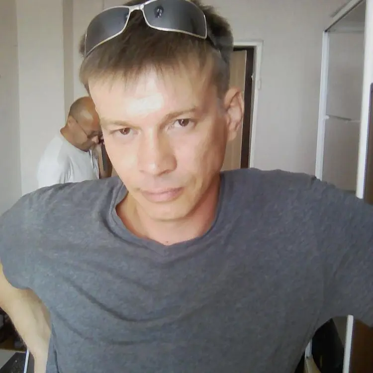 Я Александр, 44, из Новокуйбышевска, ищу знакомство для секса на одну ночь