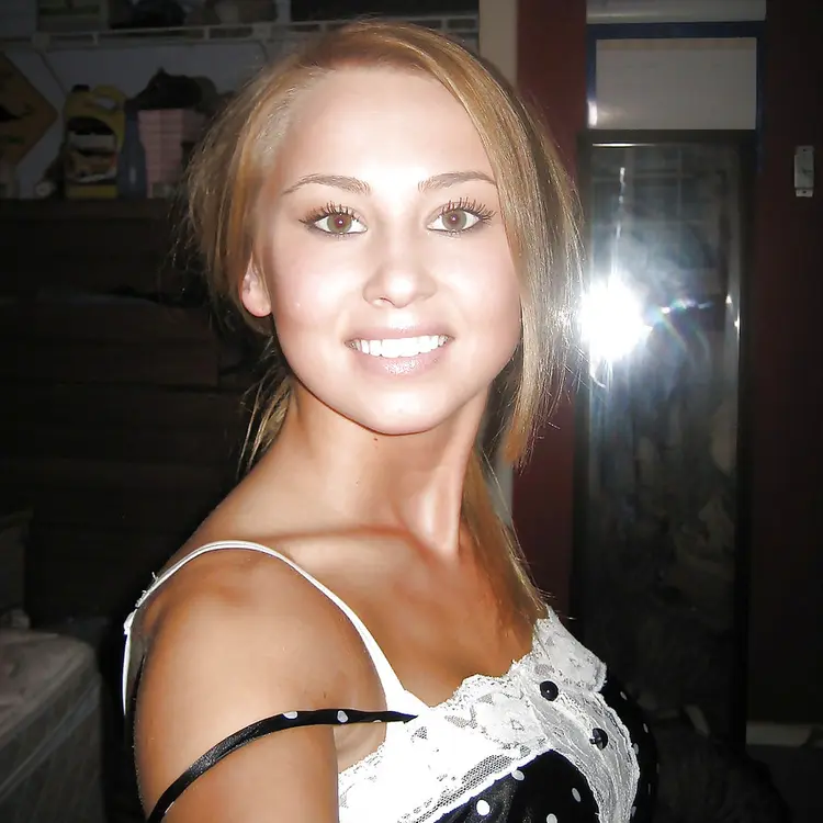 Алина из Черногорска, мне 23, познакомлюсь для виртуального секса