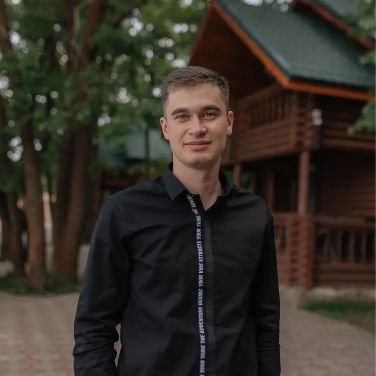 Влад из Новошахтинска, мне 24, познакомлюсь для общения