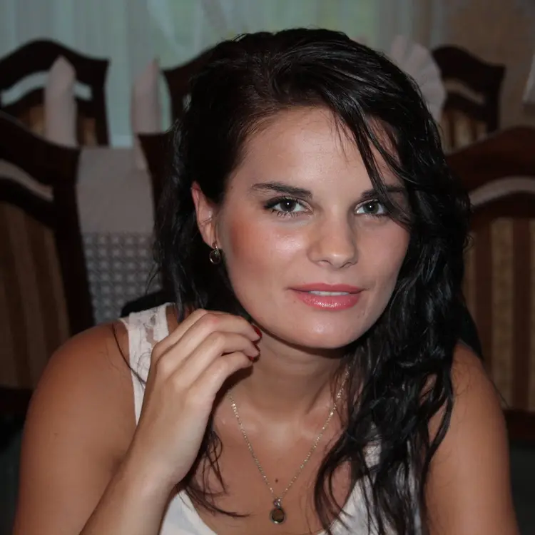 Эльвира из Новопавловска, мне 26, познакомлюсь для общения