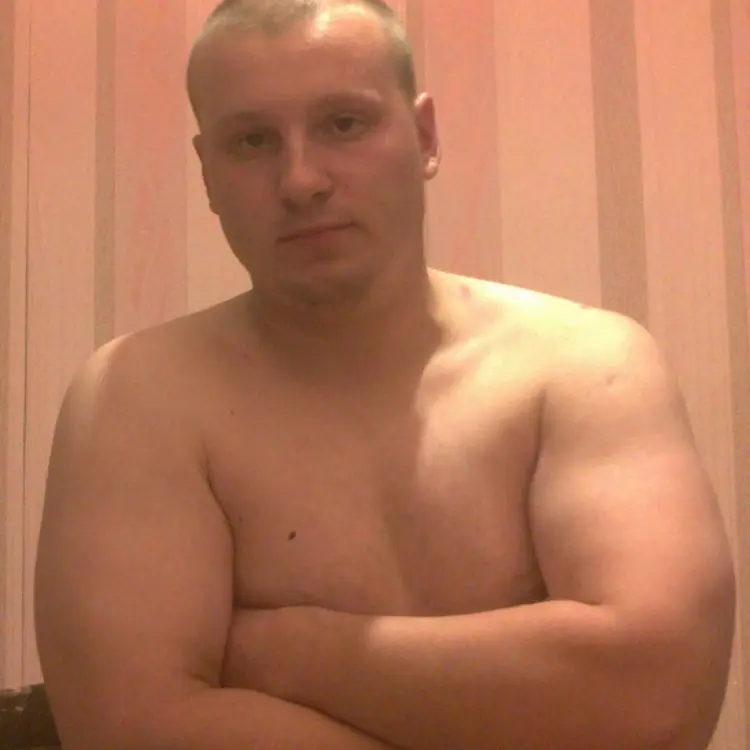 Я Андрей, 32, из Кировска, ищу знакомство для регулярного секса