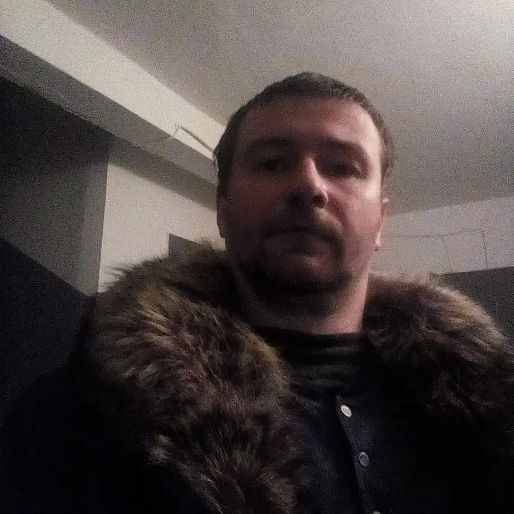 Кирилл из Магнитогорска, мне 36, познакомлюсь для виртуального секса