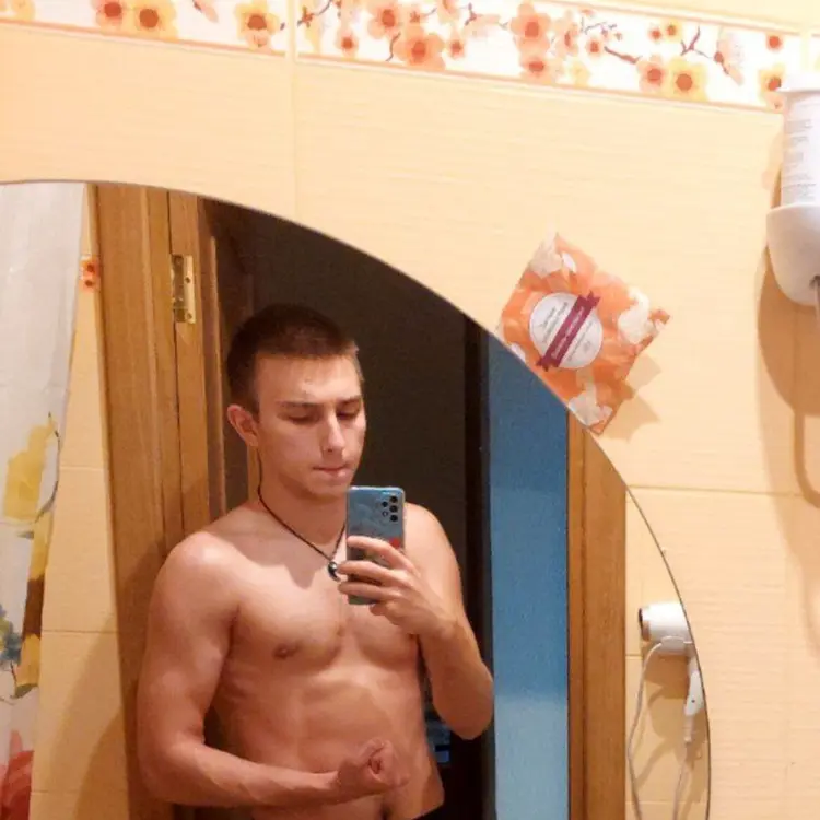 Я Игорь, 20, знакомлюсь для регулярного секса в Жуковском
