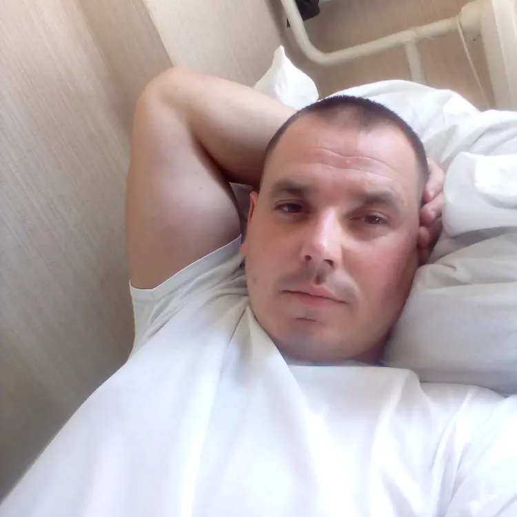 Артем из Киева, ищу на сайте секс на одну ночь