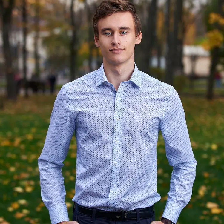 Я Егор, 21, из Харькова, ищу знакомство для совместных путешествий