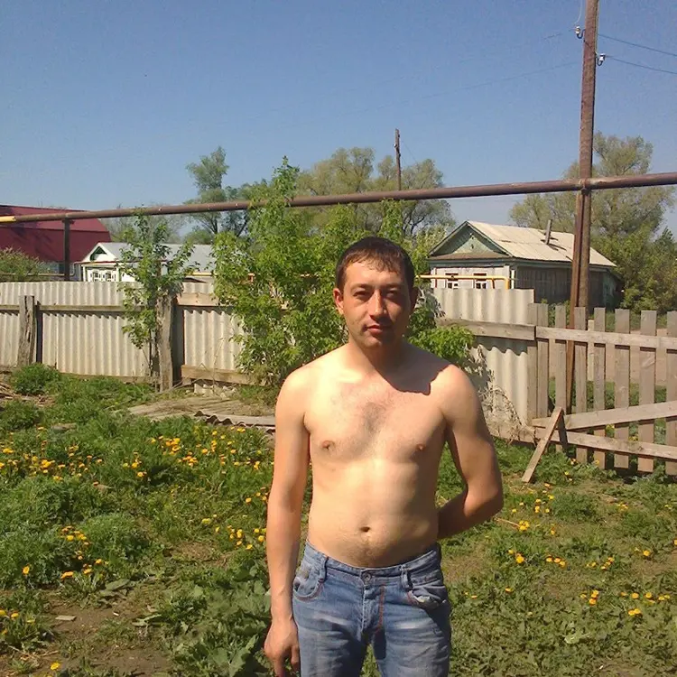 Rustam из Далматова, ищу на сайте регулярный секс