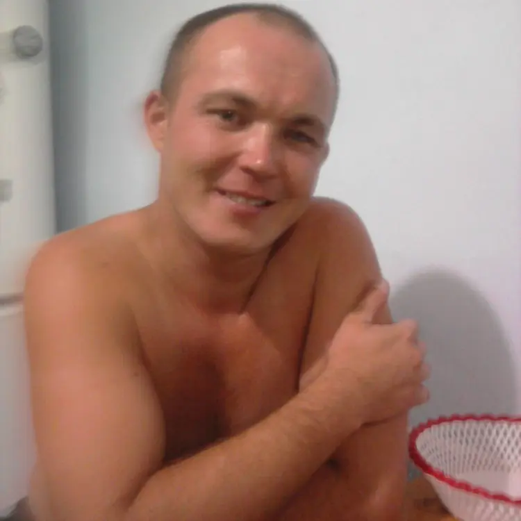 Я Evgenui, 44, знакомлюсь для секса на одну ночь в Медведовской