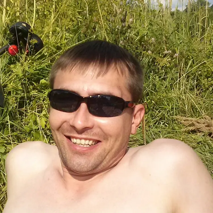 Мы Гарик, 43, из Ярцева, ищу знакомство для секса на одну ночь