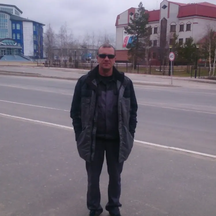 Я Николай, 48, знакомлюсь для регулярного секса в Тарко-Сале