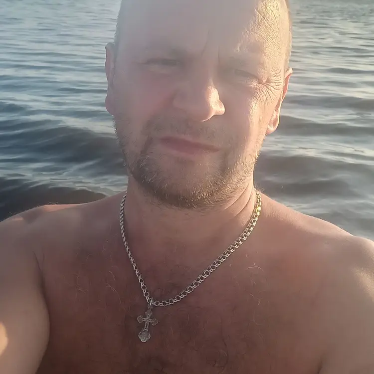 Иван из Северодвинска, мне 40, познакомлюсь для секса на одну ночь