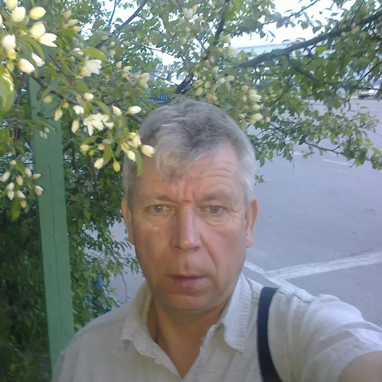 Я Анатолий, 60, из Сургута, ищу знакомство для общения