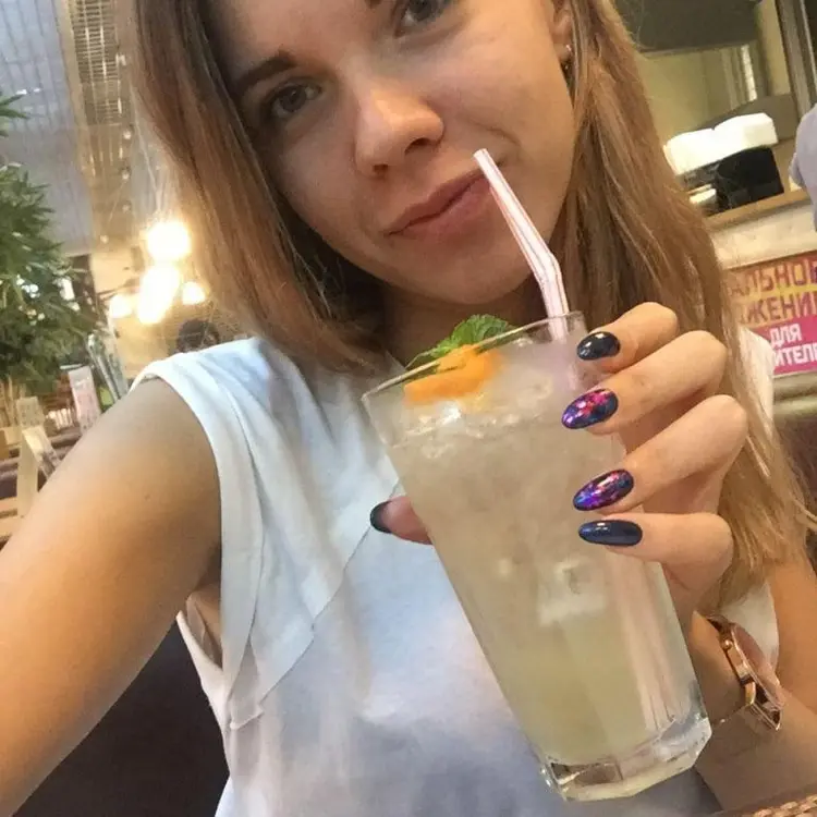 Лиза из Санкт-Петербурга, мне 27, познакомлюсь для секса на одну ночь
