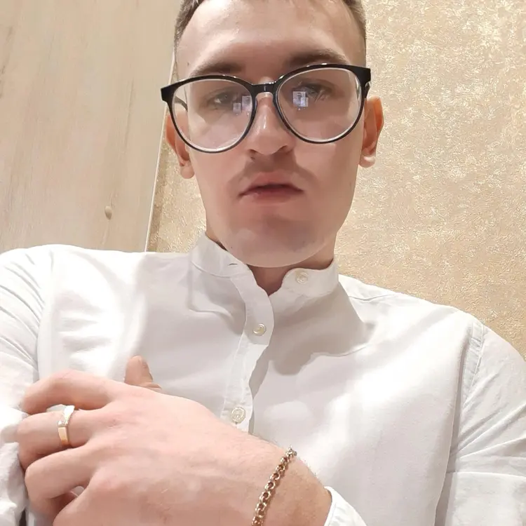Я Иван, 23, знакомлюсь для секса на одну ночь в Бердске