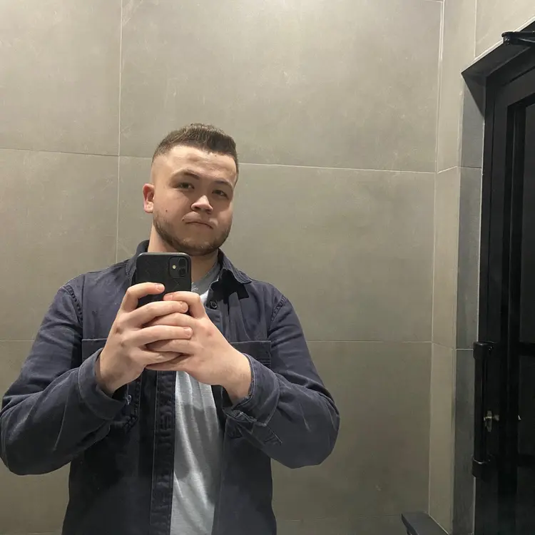 Я Артур, 24, из Казани, ищу знакомство для регулярного секса