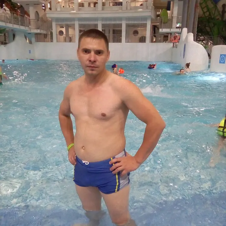 Константин из Новокузнецка, мне 40, познакомлюсь для секса на одну ночь