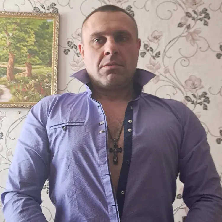 Я Дмитрий, 41, из Пскова, ищу знакомство для секса на одну ночь