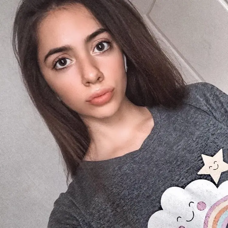 Я Ольга, 18, из Москвы, ищу знакомство для приятного времяпровождения