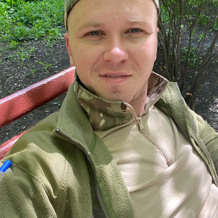 Я Андрей, 27, знакомлюсь для регулярного секса в Львове