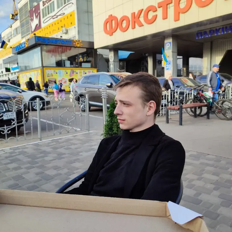 Я Денис, 20, знакомлюсь для постоянных отношений в Киеве