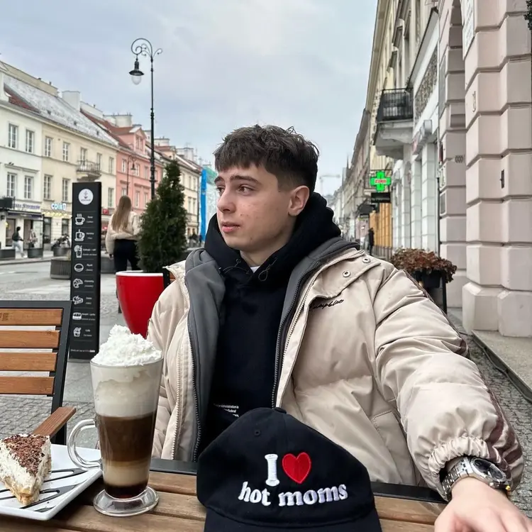 Я Ярослав, 20, из Житомира, ищу знакомство для регулярного секса