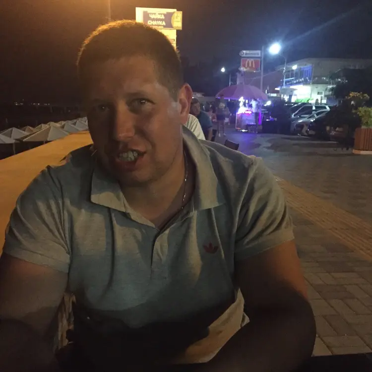 Я Дима, 41, из Подольска, ищу знакомство для приятного времяпровождения