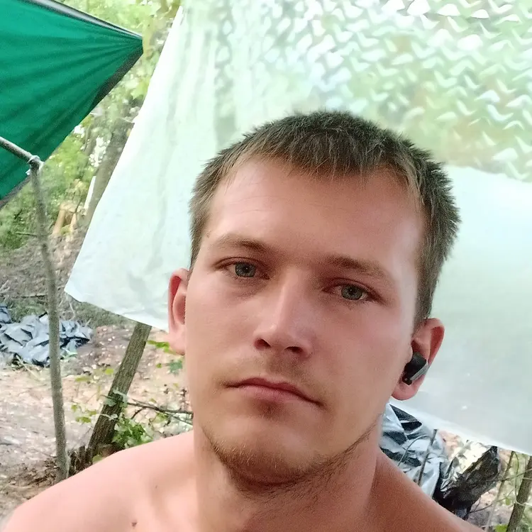 Я Алексей, 25, из Каменска, ищу знакомство для секса на одну ночь