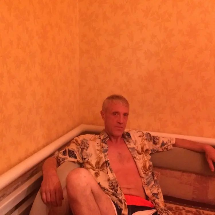 Я Олег, 50, знакомлюсь для регулярного секса в Кропоткине