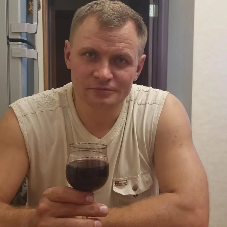 Я Михаил, 45, знакомлюсь для постоянных отношений в Новомосковске