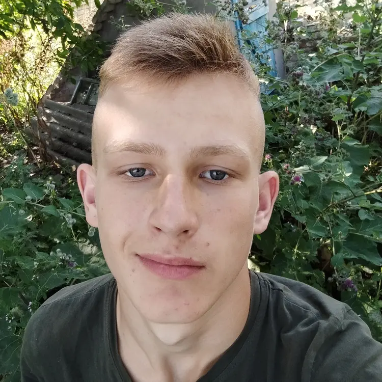 Oleg из Бердянска, мне 18, познакомлюсь для секса на одну ночь