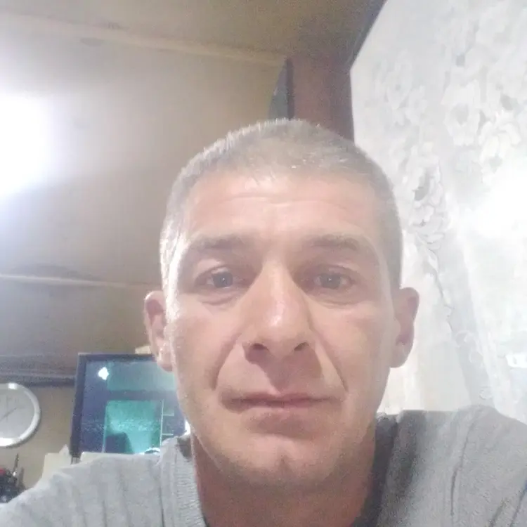 Я Василий, 40, знакомлюсь для регулярного секса в Буинске