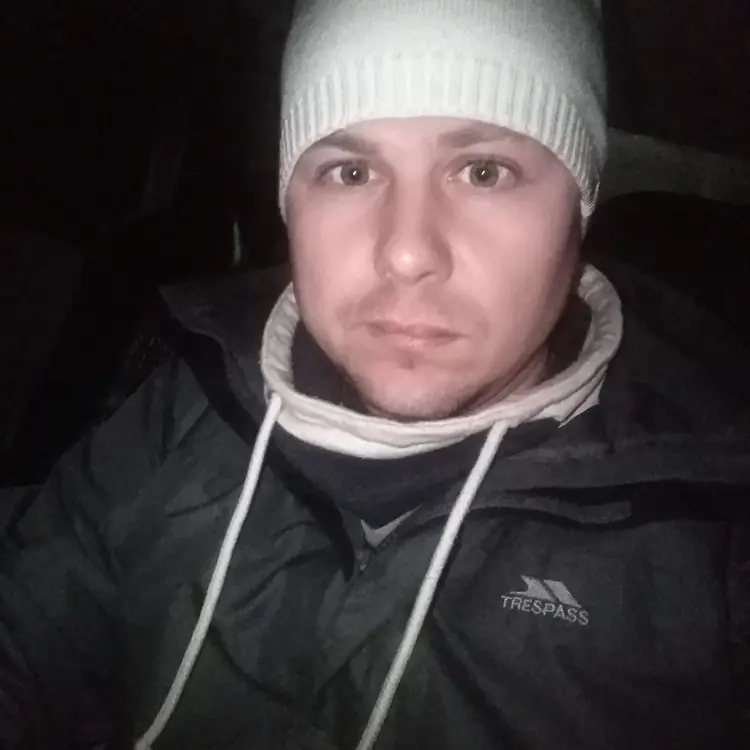 Я Дмитрий, 35, знакомлюсь для регулярного секса в Рогачеве